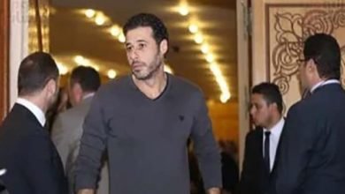 أحمد السعدني يعلق بعد وفاة والده : شكرا انك أبويا 