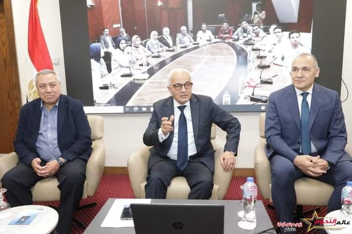 وزير التربية والتعليم يستقبل الطلاب المشاركين فى المسابقة العالمية "أيسف" قبل سفرهم للولايات المتحدة الأمريكية 2 وزير التربية والتعليم يستقبل الطلاب المشاركين فى المسابقة العالمية "أيسف" قبل سفرهم للولايات المتحدة الأمريكية