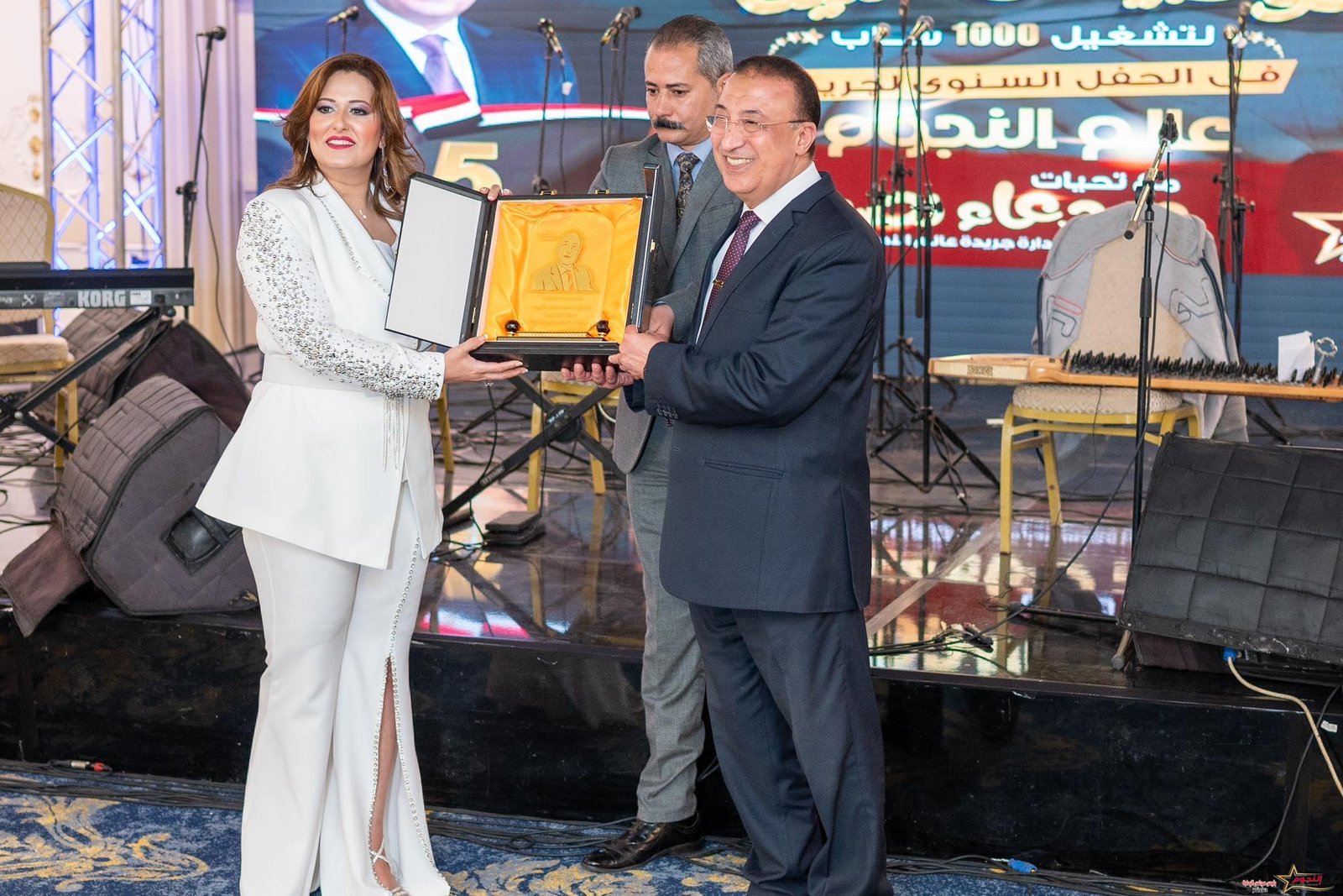 تكريم محافظ الإسكندرية بـ الحفل السنوي لـ جريدة عالم النجوم هيلتون كورنيش النيل