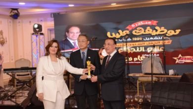 تكريم القنصل الصيني بالإسكندرية " يانج يي"  بـ الحفل السنوي لـ جريدة عالم النجوم هيلتون كورنيش النيل