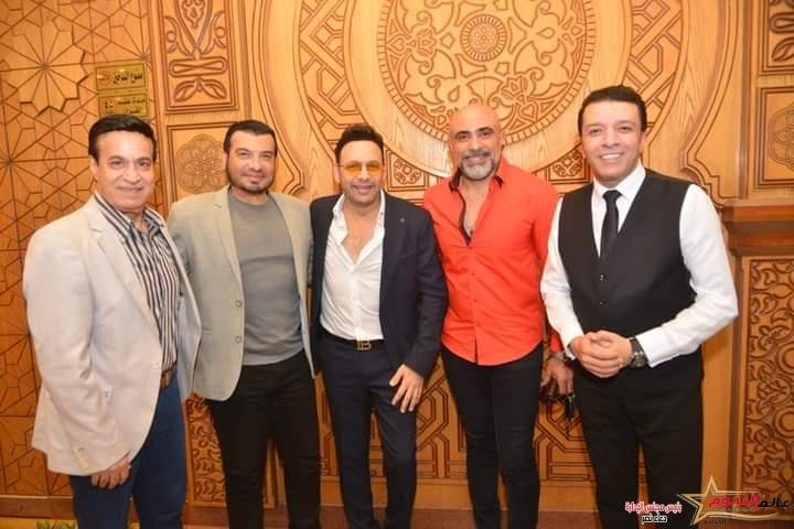 مصطفى كامل يحتفل بعقد قران ابنته بحضور مصطفى قمر وحماده هلال وحلمي عبد الباقي 2 مصطفى كامل يحتفل بعقد قران ابنته بحضور مصطفي قمر وحماده هلال وحلمي عبد الباقي