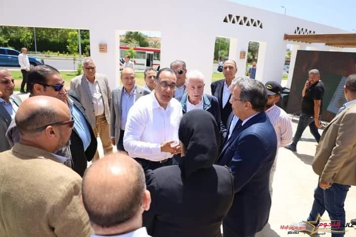 مدبولي يزور "واحة تجلي" ويتفقد اصطفاف أسطول المعدات والسيارات والأجهزة الفنية الخاصة بشركة النظافة 2 مدبولي يزور "واحة تجلي" ويتفقد اصطفاف أسطول المعدات والسيارات والأجهزة الفنية الخاصة بشركة النظافة