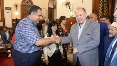 محافظ أسيوط يزور الكنيسة الإنجيلية الأولى بحي غرب لتقديم التهنئة بمناسبة عيد القيامة المجيد