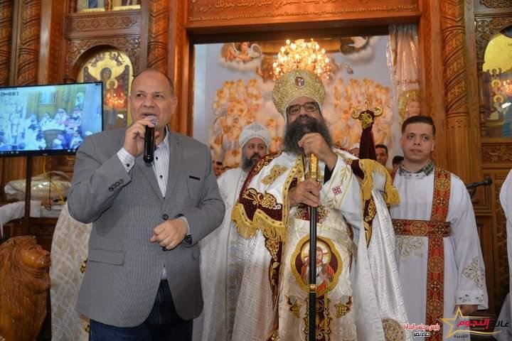 محافظ أسيوط يشهد قداس عيد القيامة المجيد بمطرانية الاقباط الارثوذكس بأبنوب ويقدم التهنئة لقيادات وشعب الكنيسة