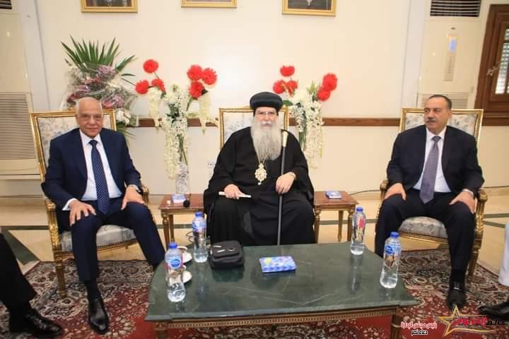محافظ الجيزة يزور مطرانية شمال الجيزة لتقديم التهنئة بمناسبة عيد القيامة المجيد