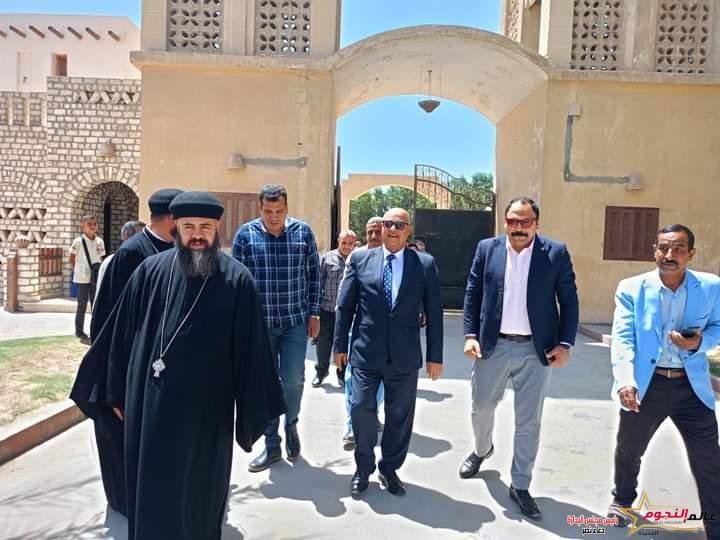 السكرتير المساعد لمحافظة الجيزة يزور مطرانية أطفيح للتهنئة بعيد القيامة المجيد