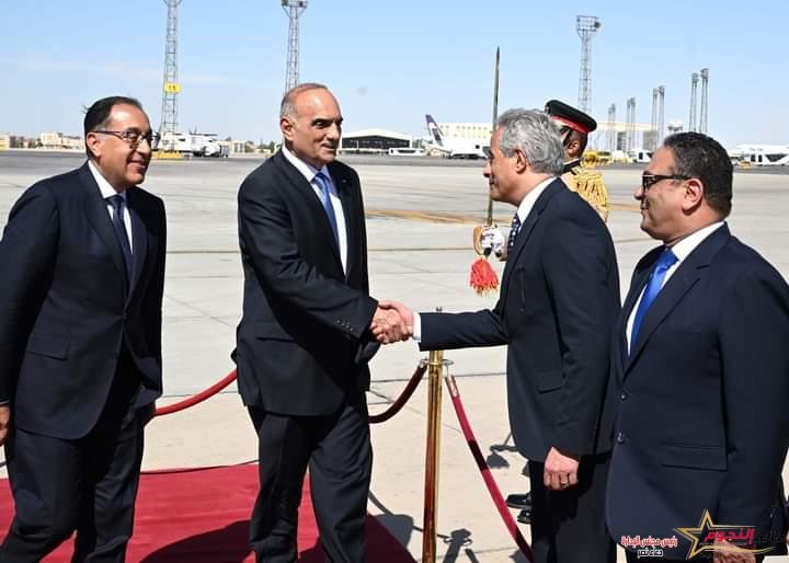 رئيس الوزراء يستقبلُ نظيره الأردني بمطار القاهرة الدولي 2 رئيس الوزراء يستقبلُ نظيره الأردني بمطار القاهرة الدولي