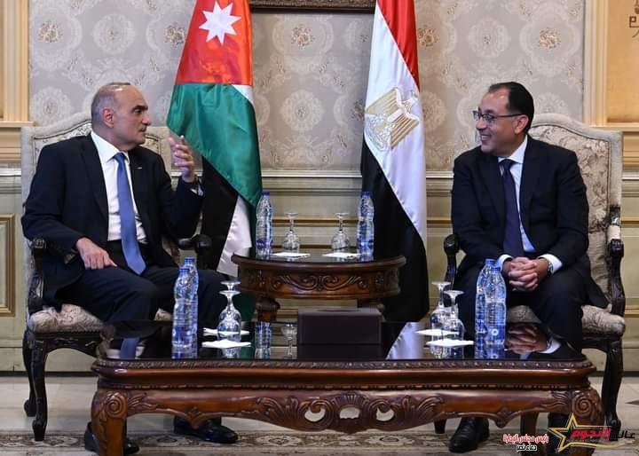 رئيس الوزراء يستقبلُ نظيره الأردني بمطار القاهرة الدولي 1 رئيس الوزراء يستقبلُ نظيره الأردني بمطار القاهرة الدولي