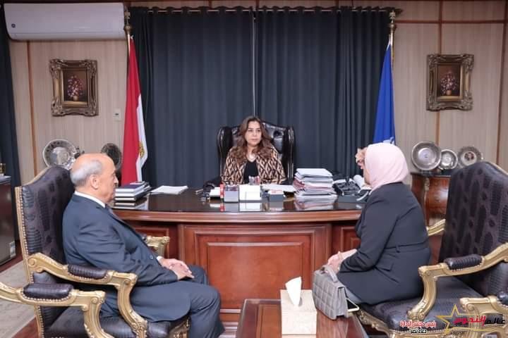محافظ دمياط تبحث مع المشرف العام بجهاز حماية المستهلك بمدن القناة ودمياط سُبل تعزيز أواصر التعاون المشترك بين الجانبين