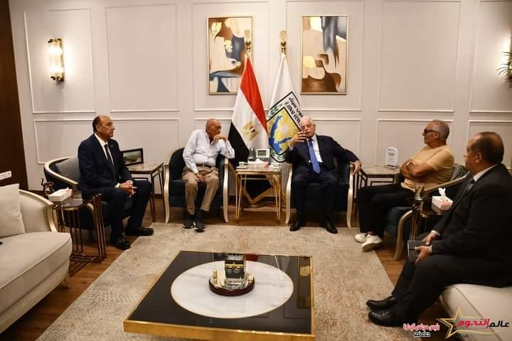 محافظ جنوب سيناء يستقبل الدكتور محمد غنيم أستاذ المسالك البولية ومدير مركز أمراض الكلى بالمنصورة سابقا 2 محافظ جنوب سيناء يستقبل الدكتور محمد غنيم أستاذ المسالك البولية ومدير مركز أمراض الكلى بالمنصورة سابقا