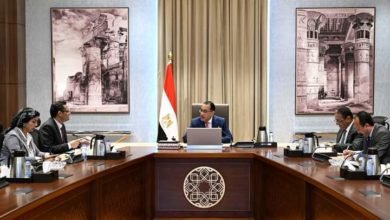 رئيس الوزراء يلتقي نقيب الصحفيين لمناقشة سبل تطوير ودعم مهنة الصحافة ودعم خدمات الصحفيين