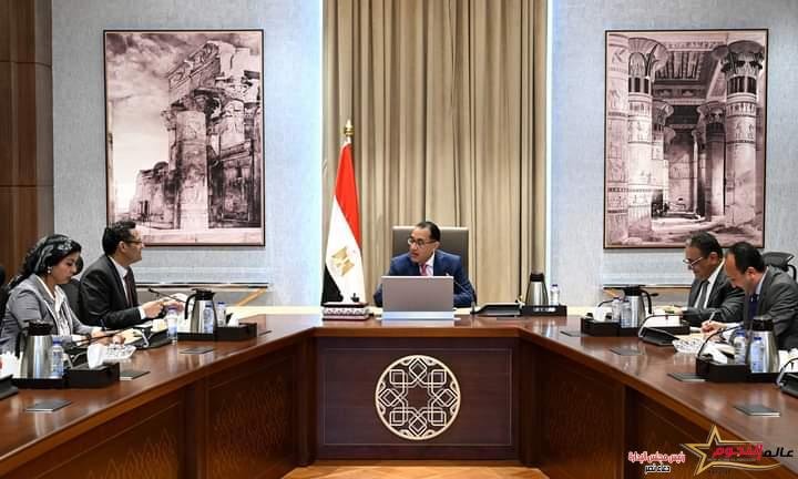 رئيس الوزراء يلتقي نقيب الصحفيين لمناقشة سبل تطوير ودعم مهنة الصحافة ودعم خدمات الصحفيين