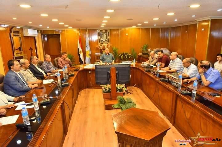 محافظ أسيوط يترأس اجتماع اتخاذ التدابير والوقائية لمنع إنتشار الأمراض المعدية وناقلات الأمراض مع اقتراب فصل الصيف 2 محافظ أسيوط يترأس اجتماع اتخاذ التدابير والوقائية لمنع إنتشار الأمراض المعدية وناقلات الأمراض مع اقتراب فصل الصيف