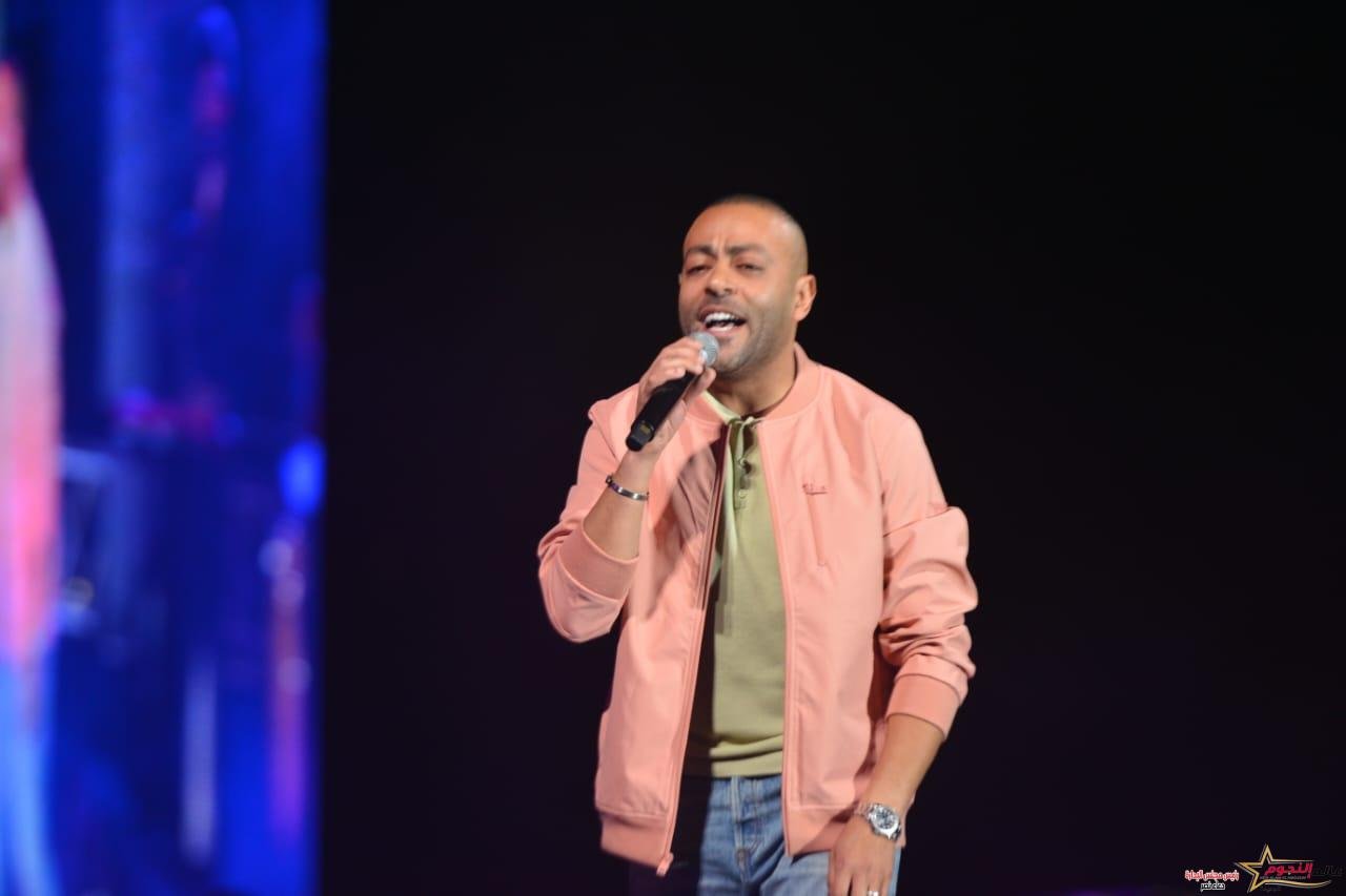 تامر عاشور يتألق بحفل كامل العدد في الرحاب