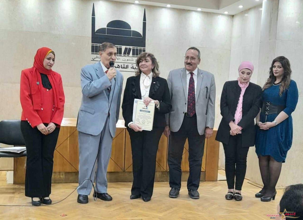 تكريم الكاتبة "سميحة المناسترلي" ضمن كوكبة من المبدعين بمكتبة القاهرة الكبرى 