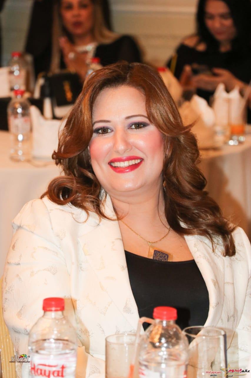 إطلالة ساحرة لـ الإعلامية دعاء نصر بـ حفل "نجوم تستحق التكريم" بالإسكندرية