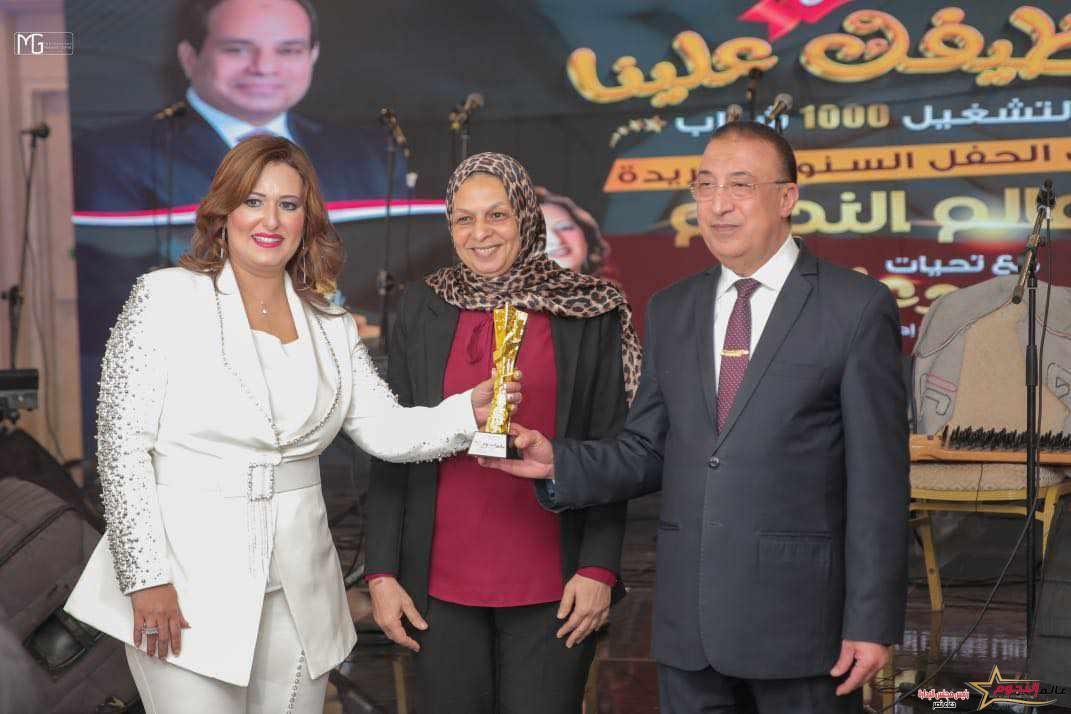 عالم النجوم تكرم مدير مديرية الطرق والنقل بحضور محافظ الإسكندرية 2 عالم النجوم تكرم مدير مديرية الطرق والنقل بحضور محافظ الإسكندرية