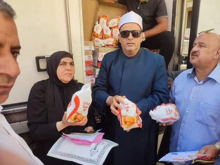 توزيع 2400 كيلو دواجن مجمده على المستحقين من أبناء محافظة الشرقية 2 توزيع 2400 كيلو دواجن مجمده على المستحقين من أبناء محافظة الشرقية