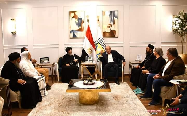 الانبا ابولو أسقف ووفد من كتدرائية السمائيين يهنئون محافظ جنوب سيناء بعيد الاضحى المبارك