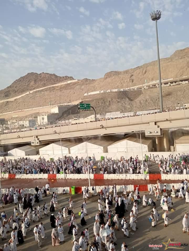 حجاج الجمعيات الأهلية يواصلون أداء المناسك .. ويرمون جمرة العقبة الكبرى.. والبعثة توفر كافة الخدمات في مشعر منى 2 حجاج الجمعيات الأهلية يواصلون أداء المناسك .. ويرمون جمرة العقبة الكبرى.. والبعثة توفر كافة الخدمات في مشعر منى