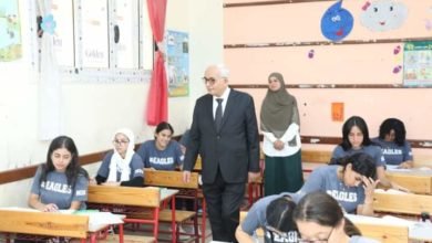 وزير التربية والتعليم يتفقد عددا من لجان امتحانات الثانوية العامة بمدرسة الجولف الرسمية المتميزة للغات بمدينة الشروق