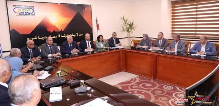القصير يتراس اجتماع لجنة التقاوى ويؤكد على توجيهات فخامة الرئيس السيسي بالتوسع في انتاج التقاوى المعتمدة عالية الجودة والإنتاجية