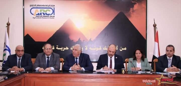 القصير يتراس اجتماع لجنة التقاوى ويؤكد على توجيهات فخامة الرئيس السيسي بالتوسع في انتاج التقاوى المعتمدة عالية الجودة والإنتاجية