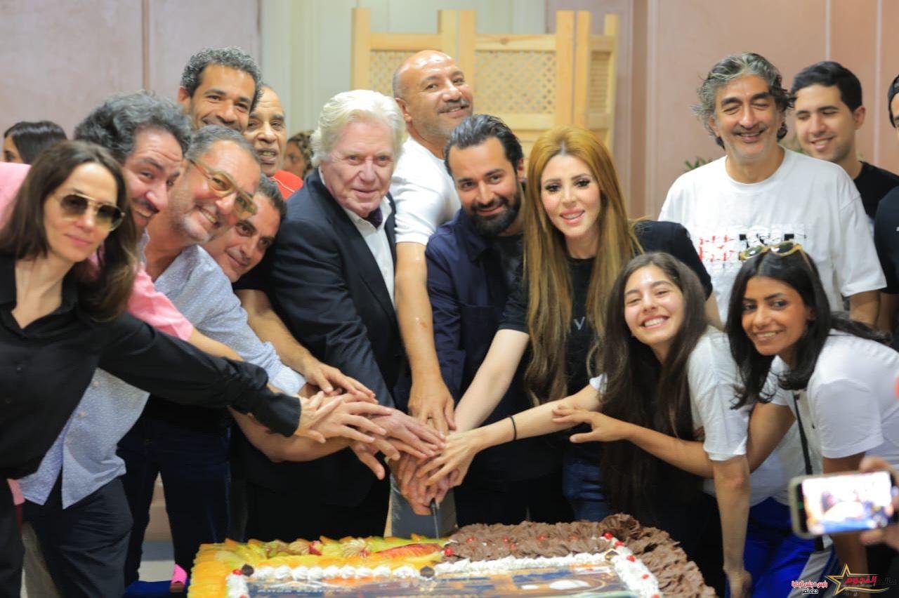 أحمد حاتم وحسين فهمي وأبطال قصر الباشا في أول يوم تصوير