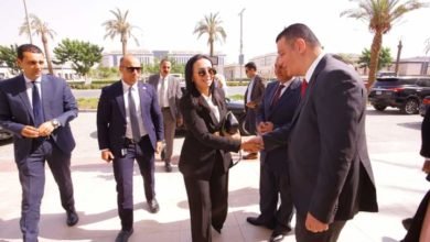 وزيرة التضامن الاجتماعي تصل مقر الوزارة بالعاصمة الإدارية الجديدة