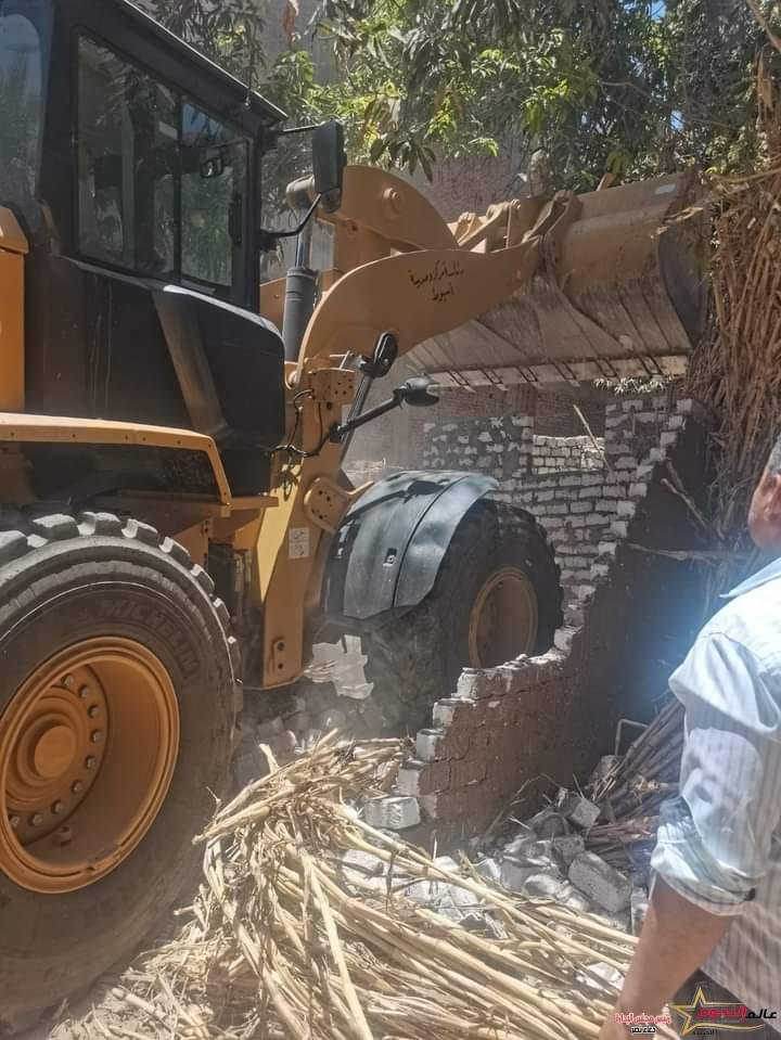 محافظ أسيوط: حملات مكثفة لازالة التعديات وتنفيذ إزالات لـ 10حالات تعدي على أراضي زراعية ومخالفة بناء بمركز أسيوط 2 محافظ أسيوط: حملات مكثفة لازالة التعديات وتنفيذ إزالات لـ 10حالات تعدي على أراضي زراعية ومخالفة بناء بمركز أسيوط