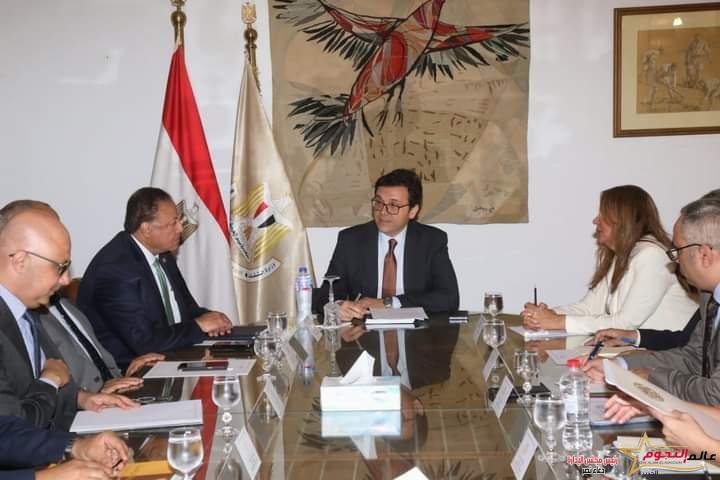 وزير الثقافة يعقد اجتماعًا موسعًا مع رؤساء الهيئات والقطاعات التابعة للوزارة