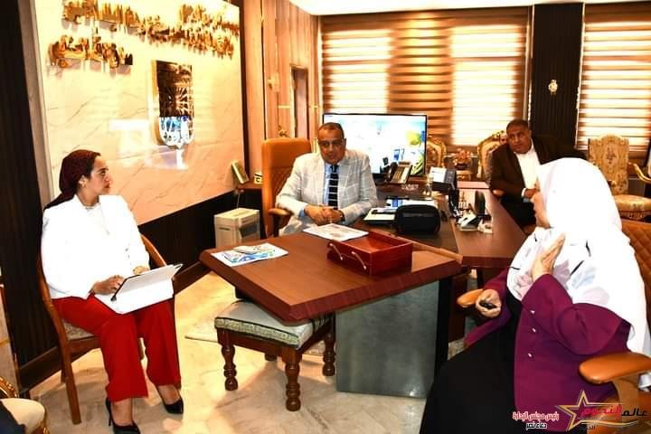 محافظ جنوب سيناء يستمع لعرض منظومة مياه الشرب والصرف الصحي بالمحافظة