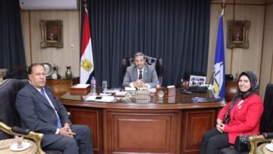 محافظ دمياط يتابع مع مدير مديرية الشباب والرياضة ملفات العمل الحالى بهذا القطاع