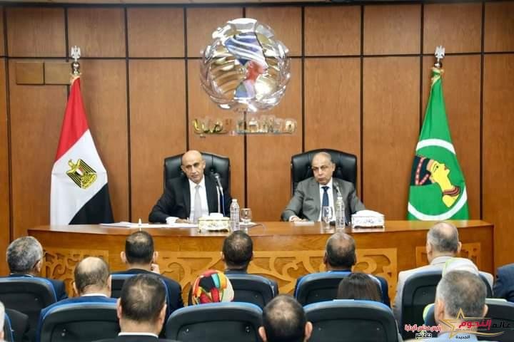 وزير التربية والتعليم ومحافظ المنيا يعقدان لقاءً موسعاً مع قيادات التربية والتعليم بالمحافظة 2 وزير التربية والتعليم ومحافظ المنيا يعقدان لقاءً موسعاً مع قيادات التربية والتعليم بالمحافظة