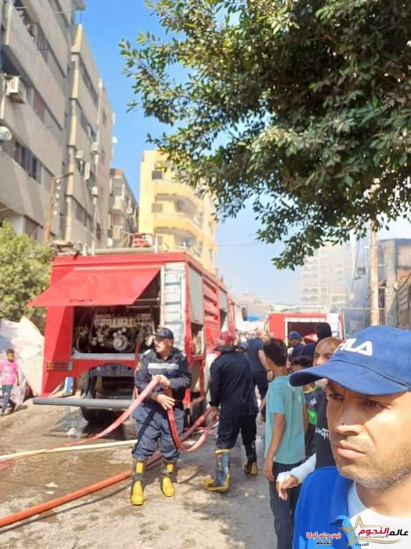 دون وقوع وفيات ... السيطرة على حريق بأحد محال بيع الأدوات المنزلية بمنطقة الحلقة بمدينة الزقازيق