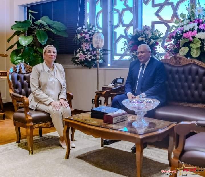 وزيرة البيئة تستقبل محافظ الوادي الجديد لبحث الفرص الاستثمارية بقطاع المخلفات الزراعية 