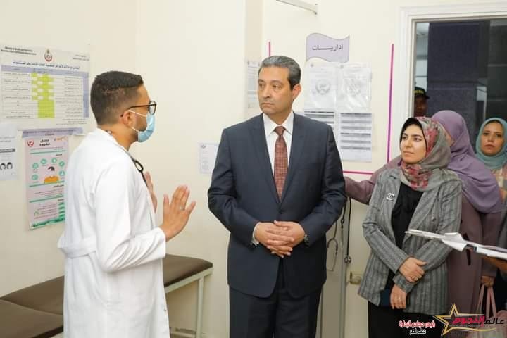 محافظ دمياط يجرى زيارة مفاجئة لمستشفتى الأمراض الصدرية والحميات والمركز الإقليمى لنقل الدم