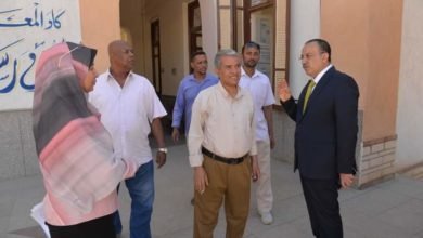 محافظ أسيوط يتابع لجان إمتحانات الثانوية العامة بمدرستى الشهيد أحمد فايز وخديجة يوسف الثانوية بنات بحي شرق
