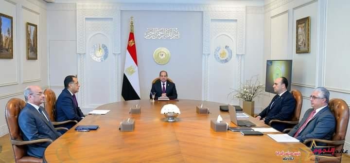 الرئيس السيسي يجتمع مع رئيس الوزراء ورئيس الهيئة العامة للمنطقة الاقتصادية لقناة السويس