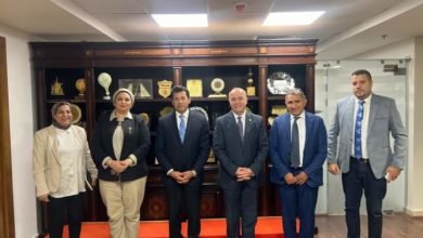 وزير الشباب والرياضة يلتقي رئيس اتحاد العمال المصريين بايطاليا لبحث التعاون المشترك