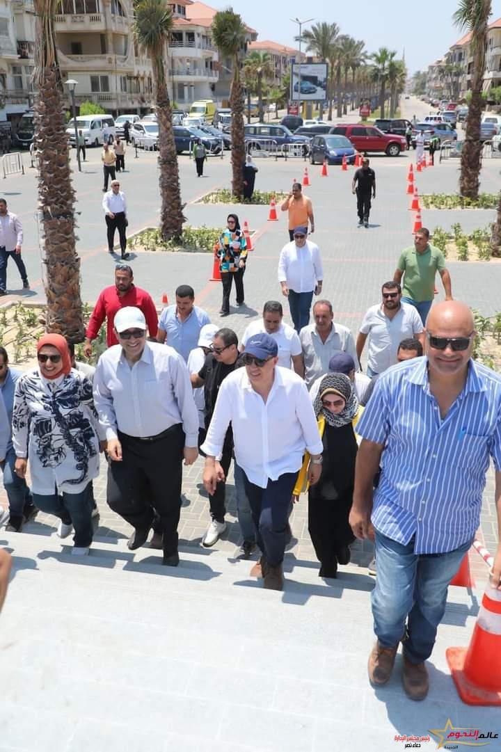 محافظ دمياط ووزير الموارد المائية والرى يتفقدان الأعمال الجارية لمشروعات حماية الشواطئ بمدينة رأس البر