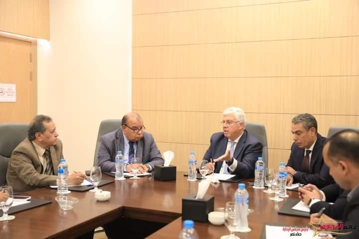 عاشور يعقد مؤتمرًا صحفيًا مع الإعلاميين لمناقشة القضايا الهامة وخطط عمل الوزارة للمرحلة القادمة