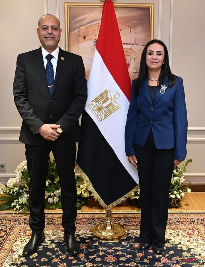 وزيرة التضامن الاجتماعي ووزير العمل يبحثان ملف العمالة غير المنتظمة