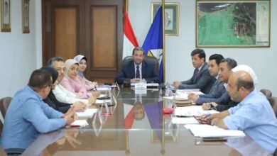 محافظ دمياط يعقد اجتماعًا لمناقشة ملفات العمل بالإدارة العامة للشئون المالية والإدارية والخطة الاستثمارية للعام المالى الجارى