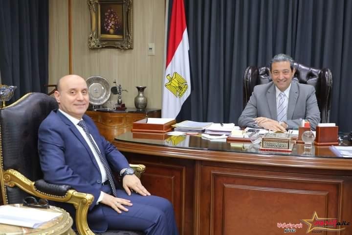محافظ دمياط يناقش مع رئيس مجلس إدارة مدينة دمياط للأثاث محاور ملف تطوير صناعة الأثاث
