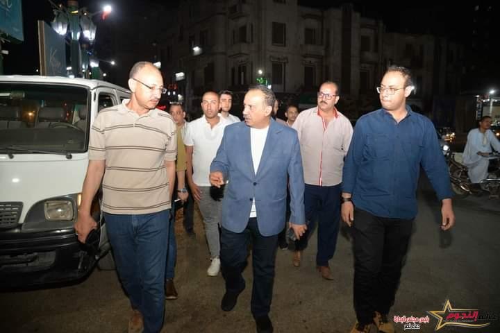 محافظ أسيوط يتابع جهود حملات النظافة ورفع المخلفات بشوارع حي شرق وغرب لإعادة الوجه الحضاري للمدينة 2 محافظ أسيوط يتابع جهود حملات النظافة ورفع المخلفات بشوارع حي شرق وغرب لإعادة الوجه الحضاري للمدينة