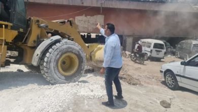 محافظة الجيزة ترفع كفاءة شارع المصرف ببولاق الدكرور بجوار مطالع ومنازل الطريق الدائري