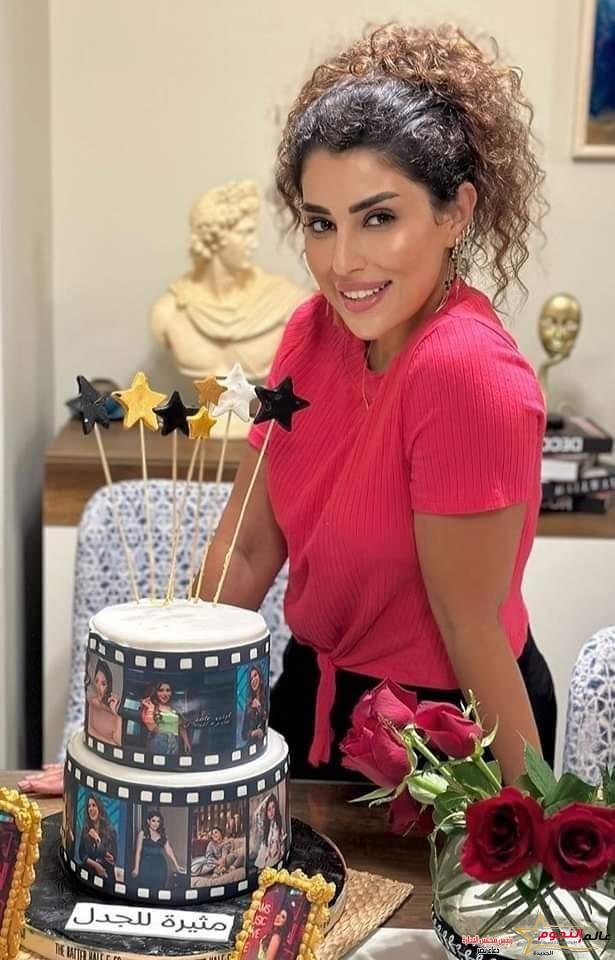آيتن عامر تحتفل بنجاح أغنية "مثيرة للجدل" 2 آيتن عامر تحتفل بنجاح أغنية" مثيرة للجدل "