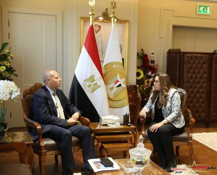 عوض تتابع مع محافظ القاهرة موقف تنفيذ المشروعات الجارية والملفات الخدمية التى تمس حياة مواطني العاصمة بصورة يومية