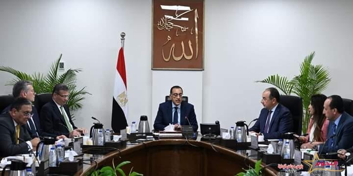 رئيس الوزراء يتابع موقف إنتاج الأسمدة بعد استئناف عمل المصانع